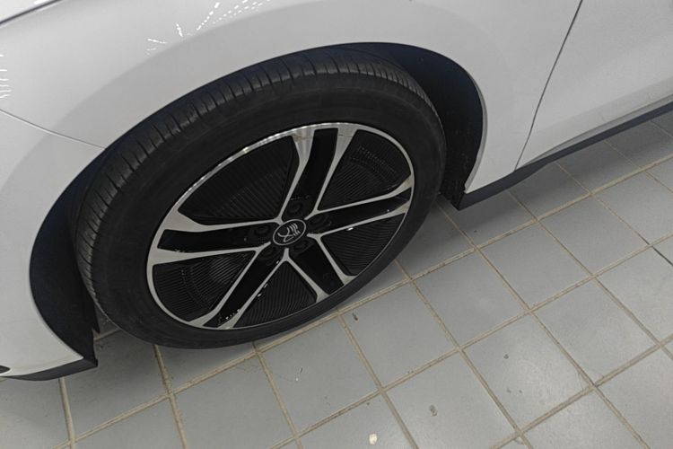 BYD Han 2023 car image #9
