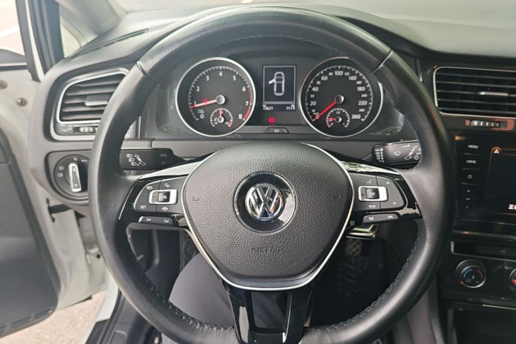 Volkswagen Golf 2020 car image #11