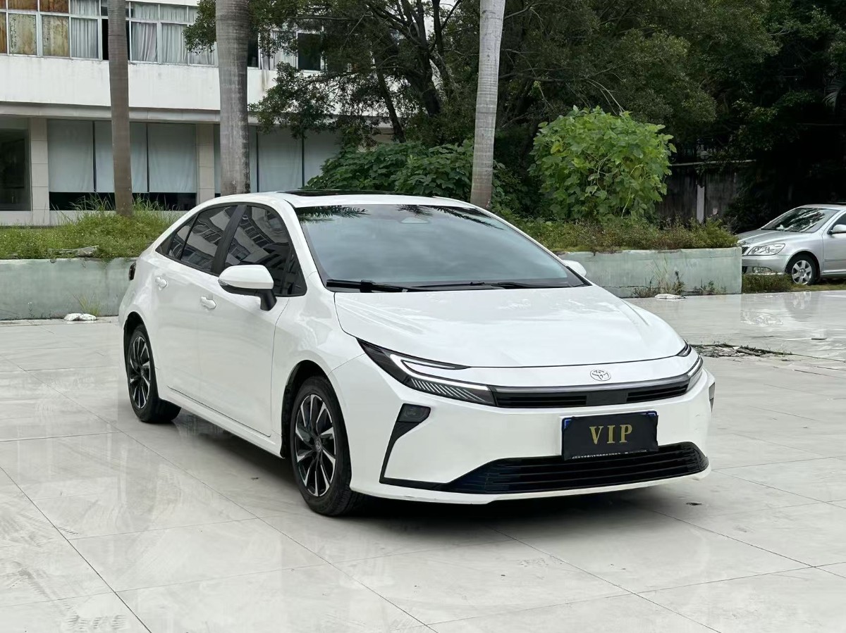 2026 immagine di auto #2