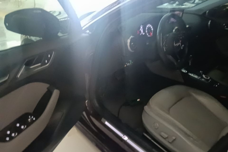 Audi A3 2019 image de voiture #16