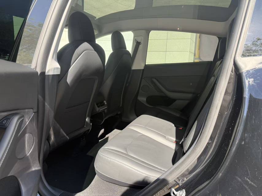 Tesla Model Y 2021 car image #8