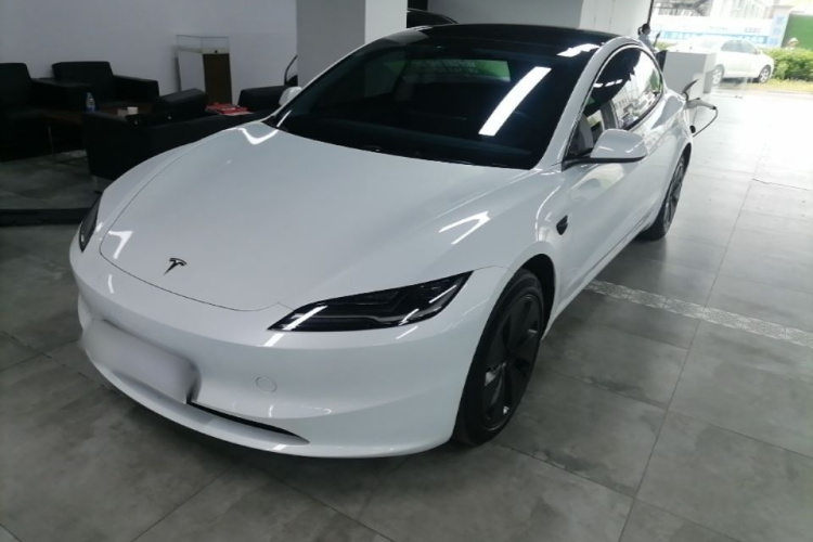 Tesla Model 3 2024 car image #2