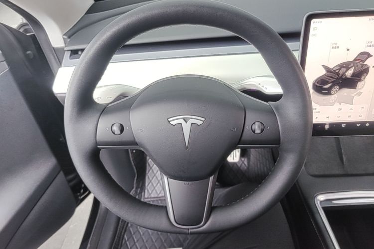 Tesla Model Y 2022 car image #11