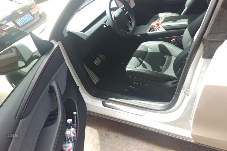 Tesla Model Y 2025 #18 Tesla Model Y 2025 car image #18