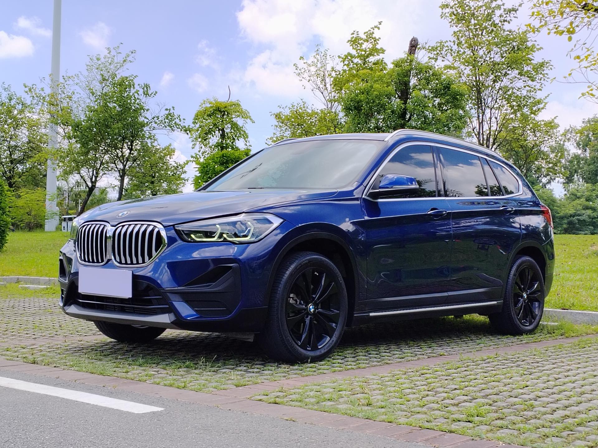 BMW X1 2019 BMW X1 2019 car image