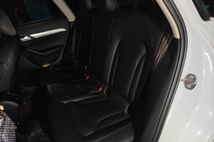Audi Q3 2016 #19 Audi Q3 2016 car image #19