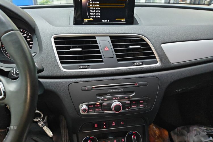 Audi Q3 2018 car image #15