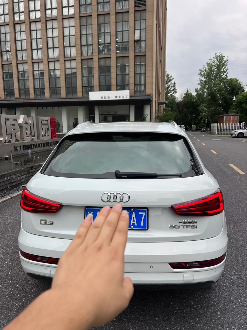 Audi Q3 2017 car image #3