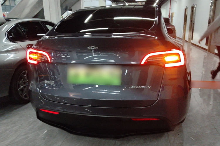 Tesla Model Y 2022 #4 Tesla Model Y 2022 car image #4