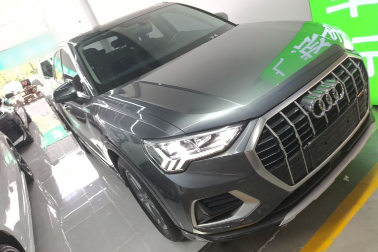 Audi Q3 2021 car image #4