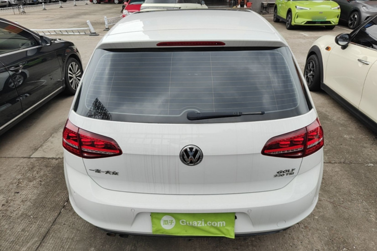 Volkswagen Golf 2017 car image #4