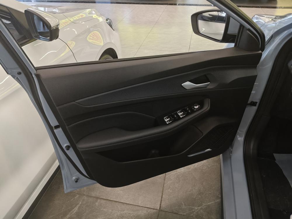 GEELY Binray 2026 car image #21