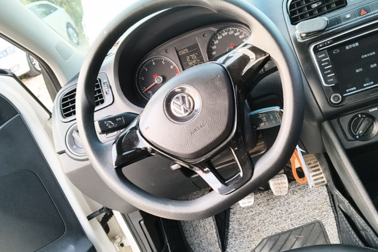 Volkswagen Polo 2017 #11 Volkswagen Polo 2017 car image #11