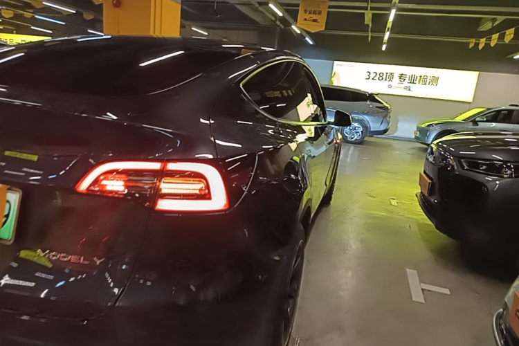 Tesla Model Y 2024 car image #8