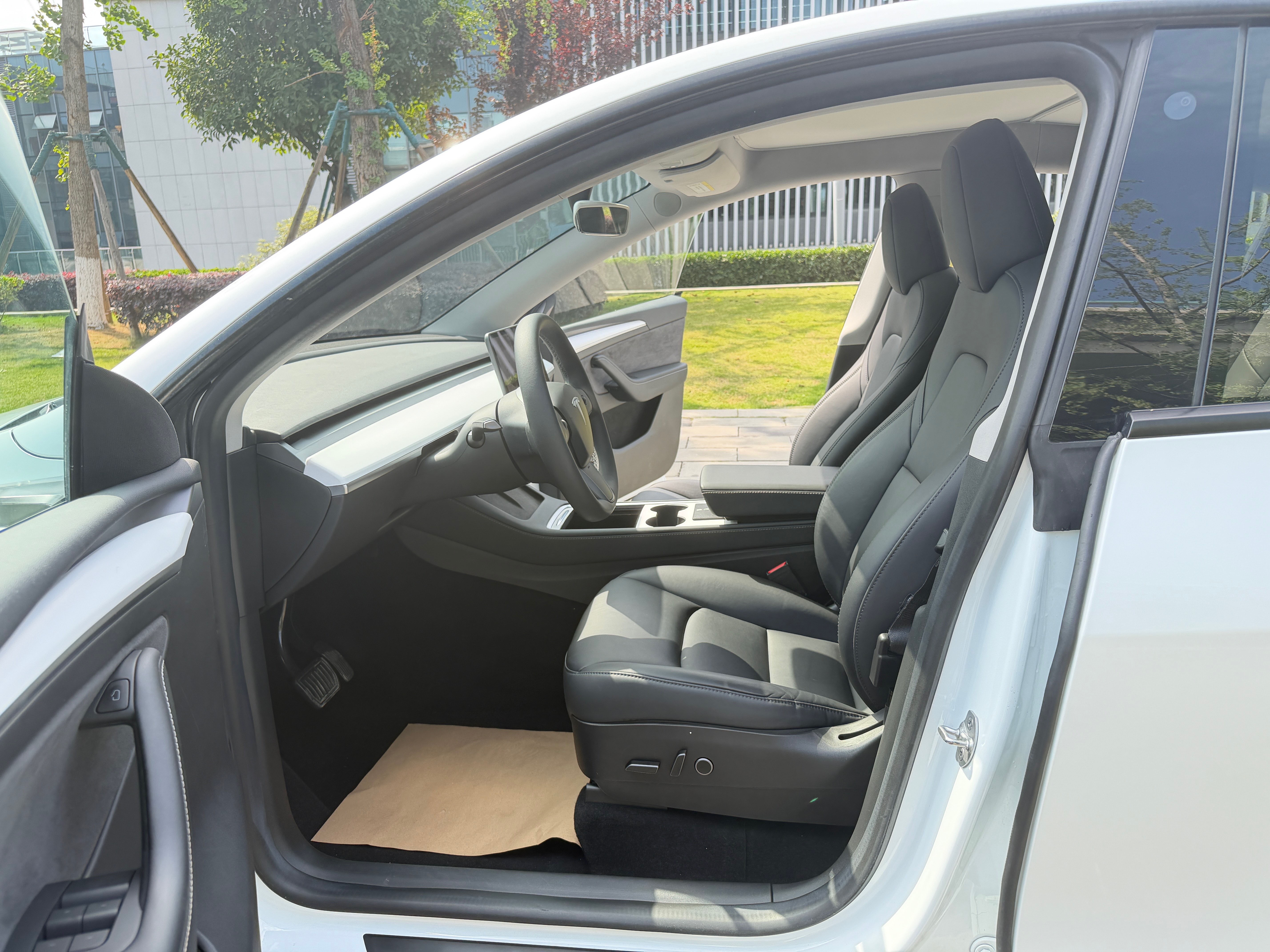 Tesla Model Y 2023 #6 Tesla Model Y 2023 car image #6