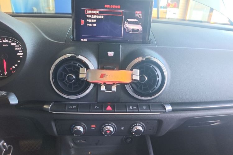 Audi A3 2018 car image #13