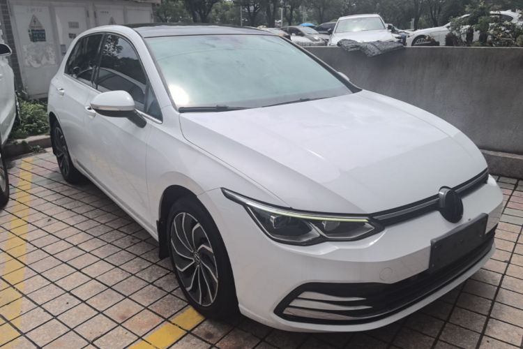 Volkswagen Golf 2021 car image #4