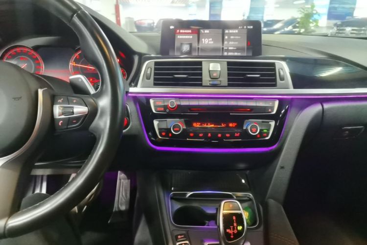BMW 3 Series 2019 car image #13