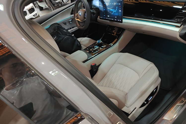 BYD Han 2024 car image #28