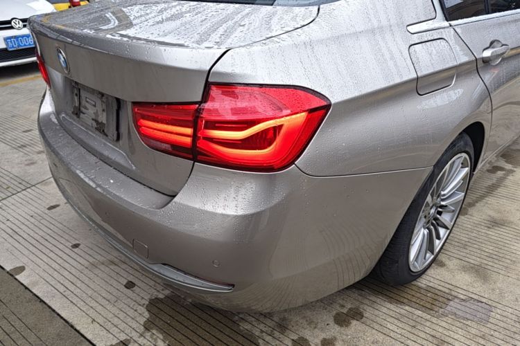 BMW 3 Series 2019 car image #8