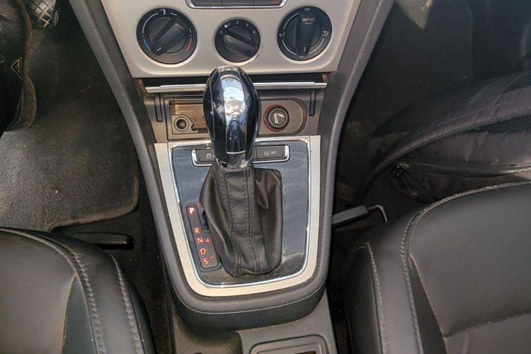 Volkswagen Lavida 2015 car image #14