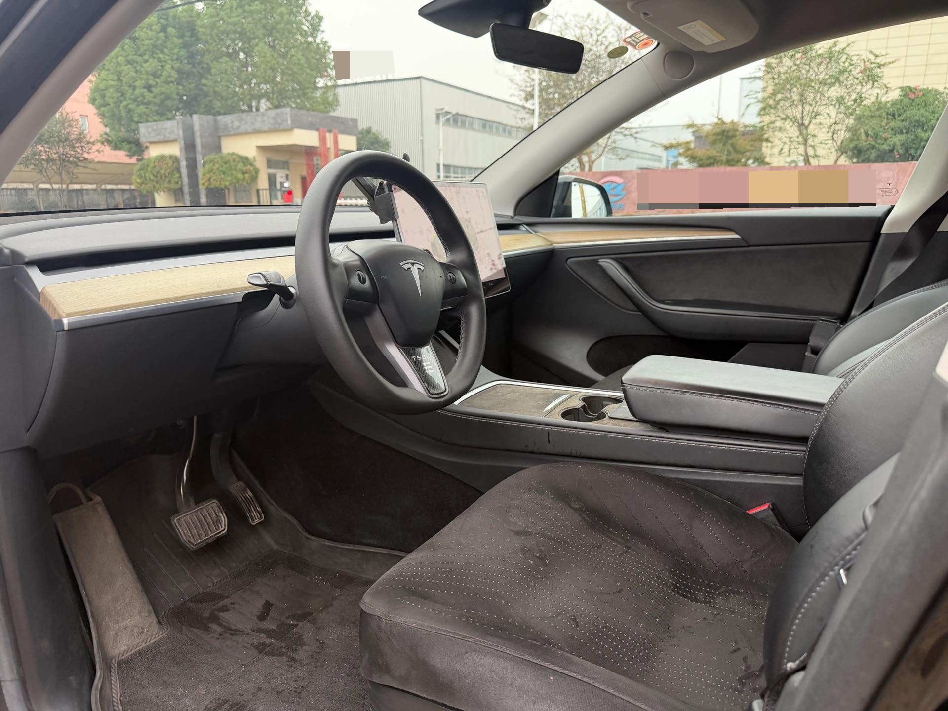 Tesla Model Y 2023 car image #9