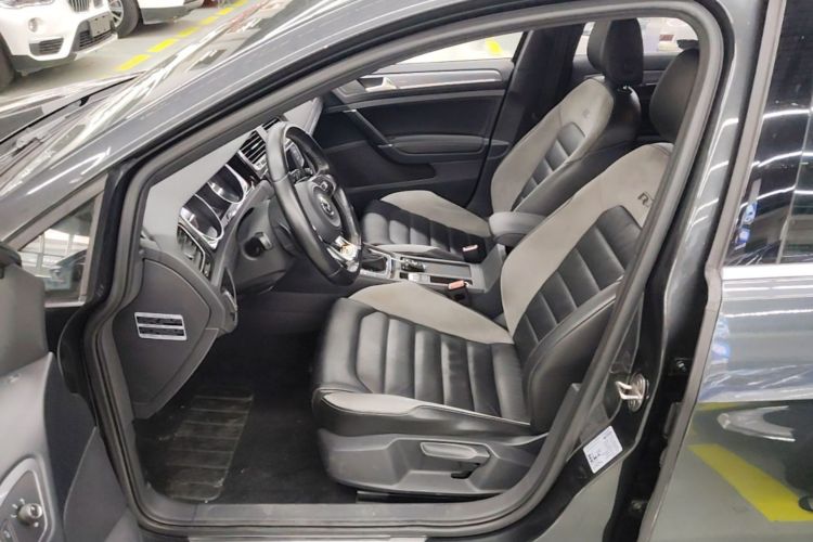 Volkswagen Golf 2017 car image #15