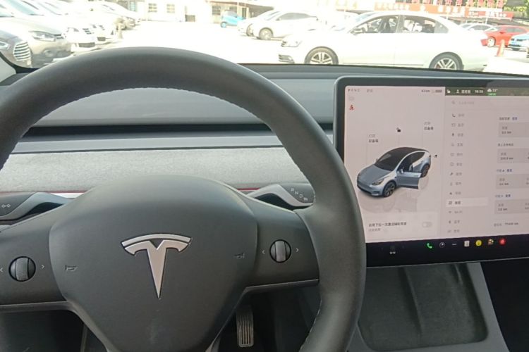 Tesla Model Y 2023 #16 Tesla Model Y 2023 car image #16