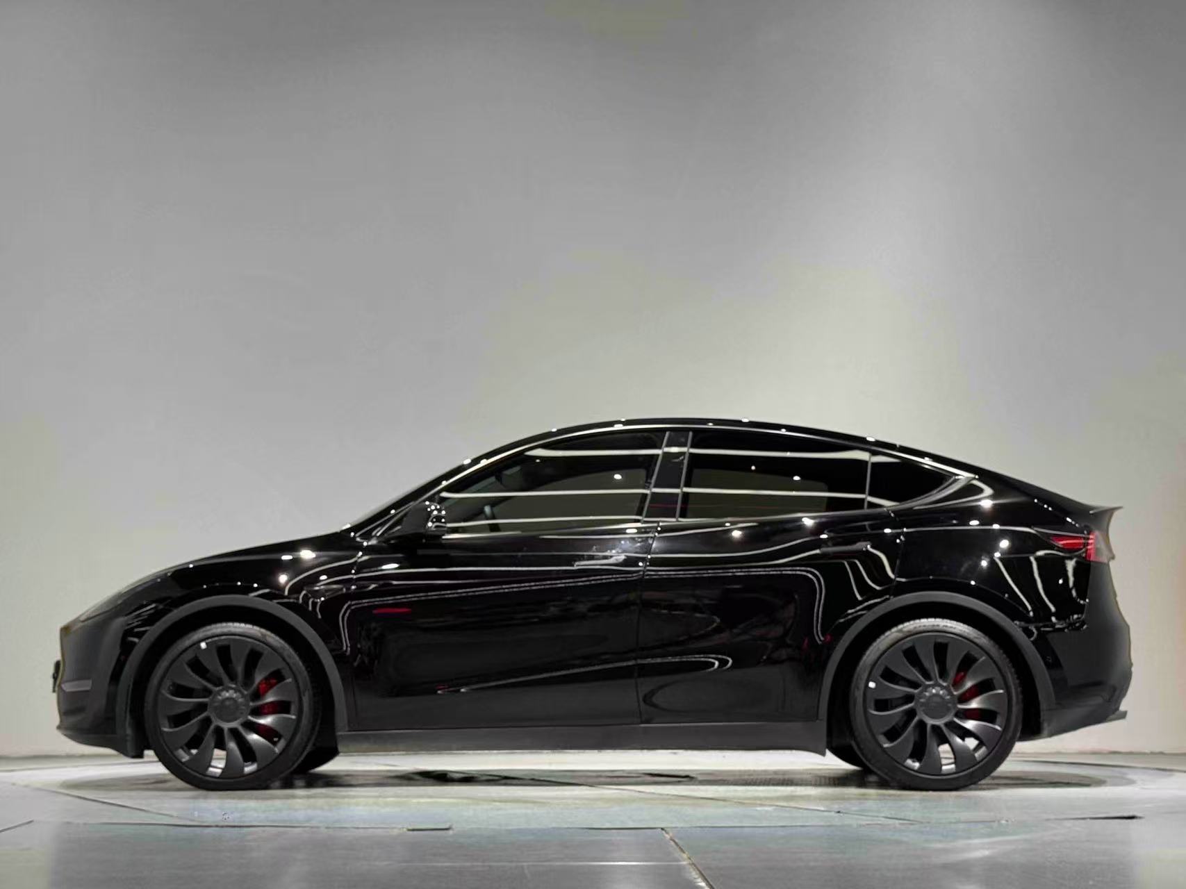 Tesla Model Y 2023 car image #4