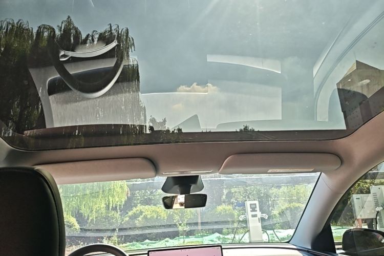 Tesla Model Y 2025 #20 Tesla Model Y 2025 car image #20