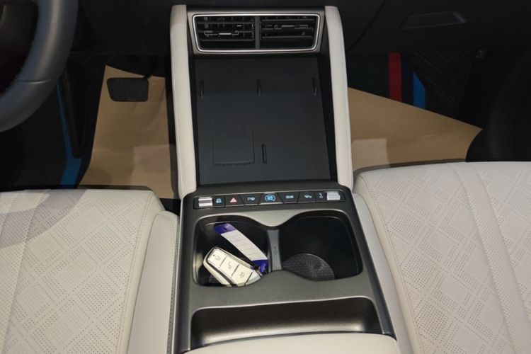BYD YuanUP 2025 #18 BYD YuanUP 2025 car image #18