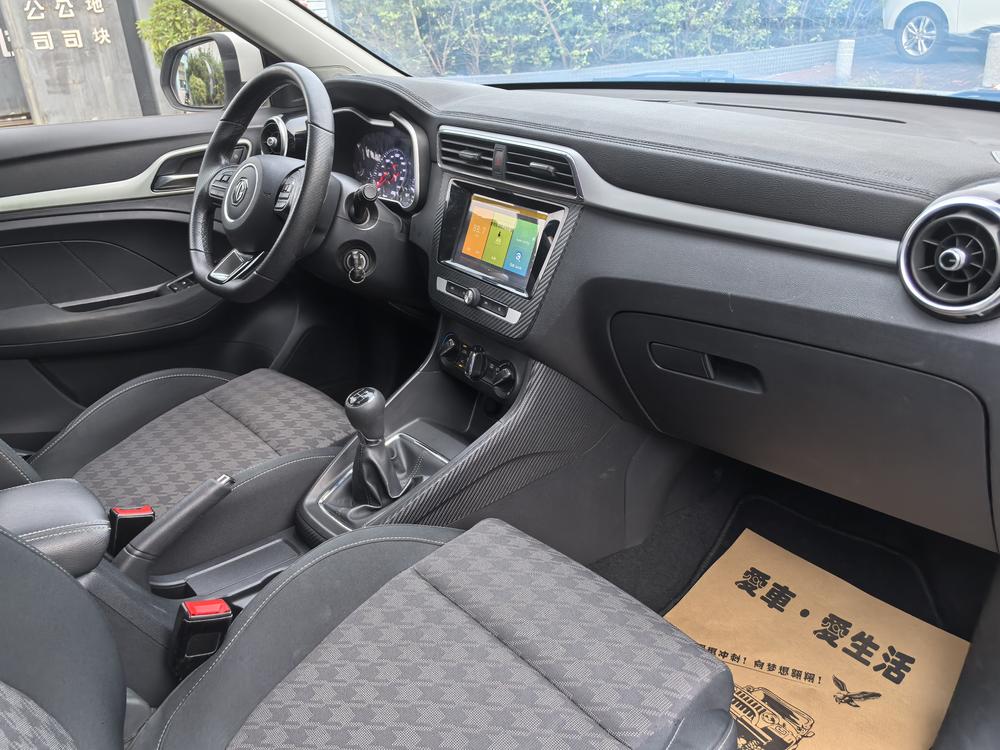 MG ZS 2018 car image #16