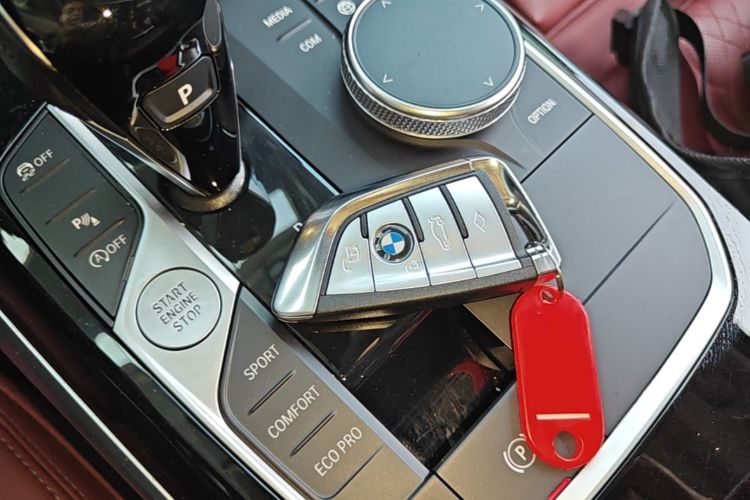 BMW 3 Series 2022 car image #9