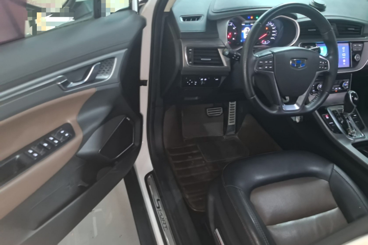 GEELY Emgrand GS 2016 immagine di auto #16