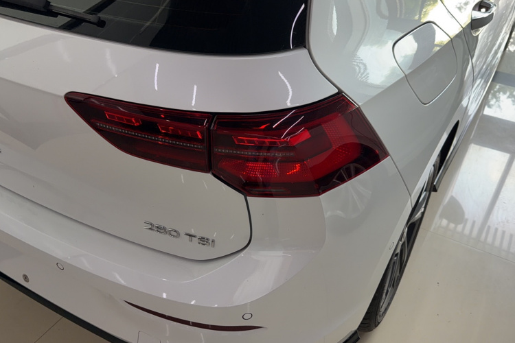 Volkswagen Golf 2024 car image #8