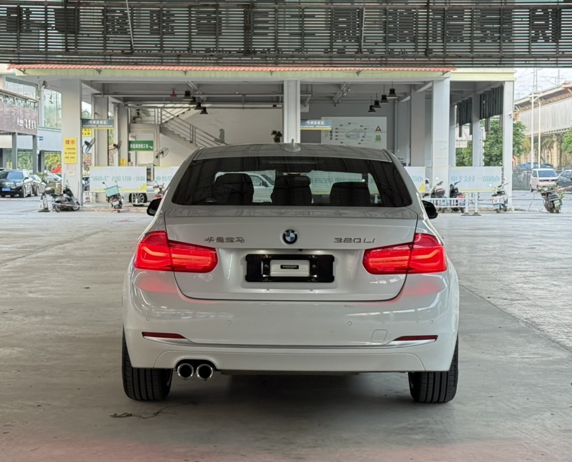 BMW 3 Series 2018 car image #2