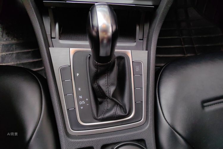 Volkswagen Golf 2015 car image #16