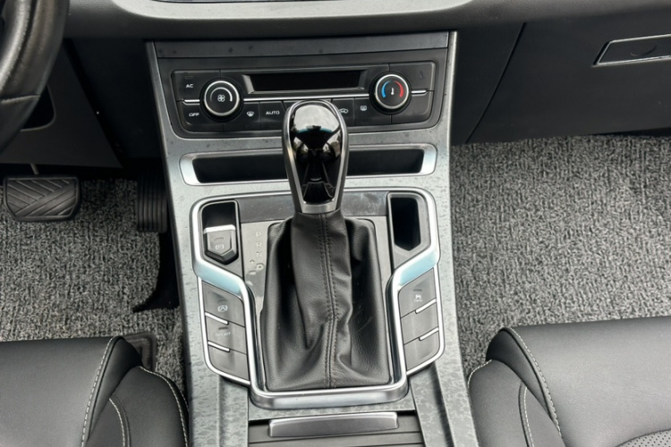 GEELY Emgrand 2020 #15 GEELY Emgrand 2020 car image #15