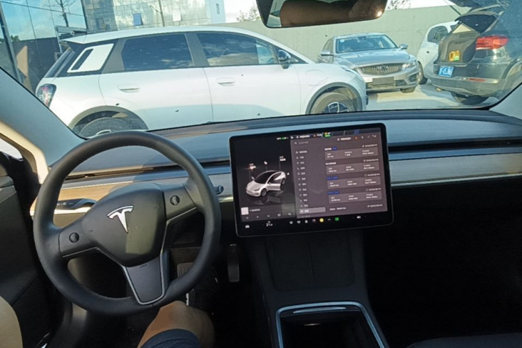 Tesla Model 3 2023 #11 Tesla Model 3 2023 car image #11