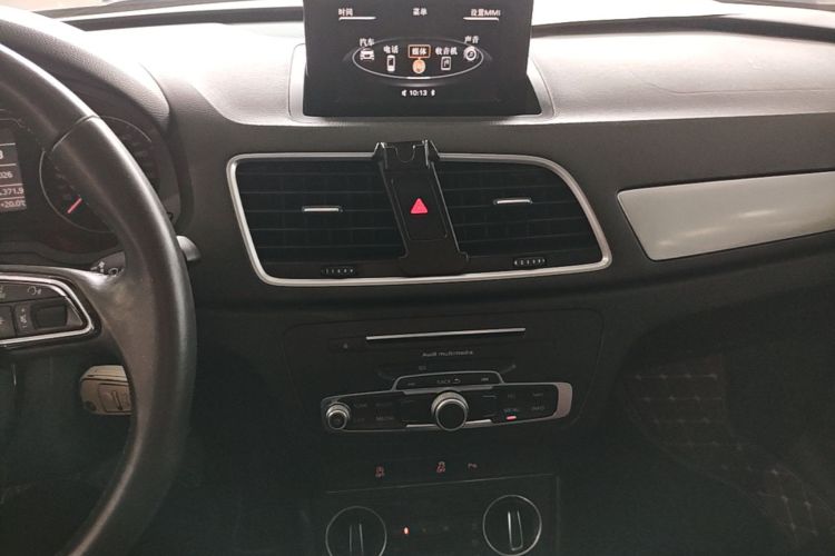 Audi Q3 2019 immagine di auto #13