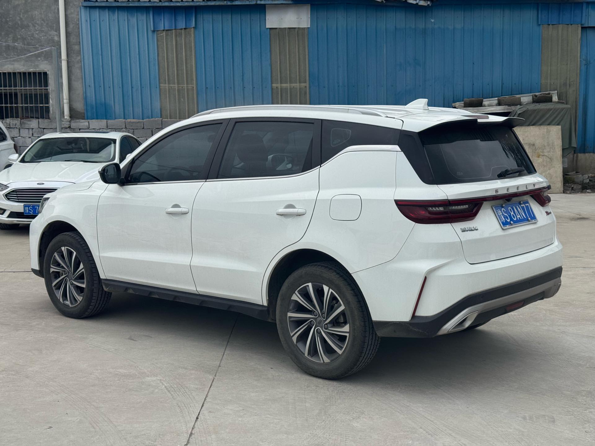 GEELY Vision X6 2023 image de voiture #3