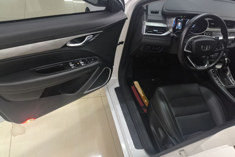 GEELY Emgrand 2019 car image #16