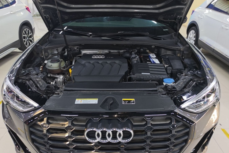 Audi Q3 2020 car image #20