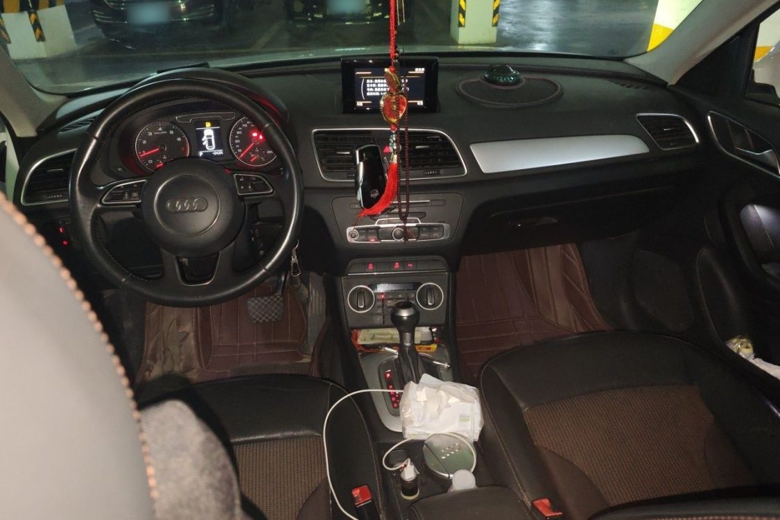 Audi Q3 2018 car image #21
