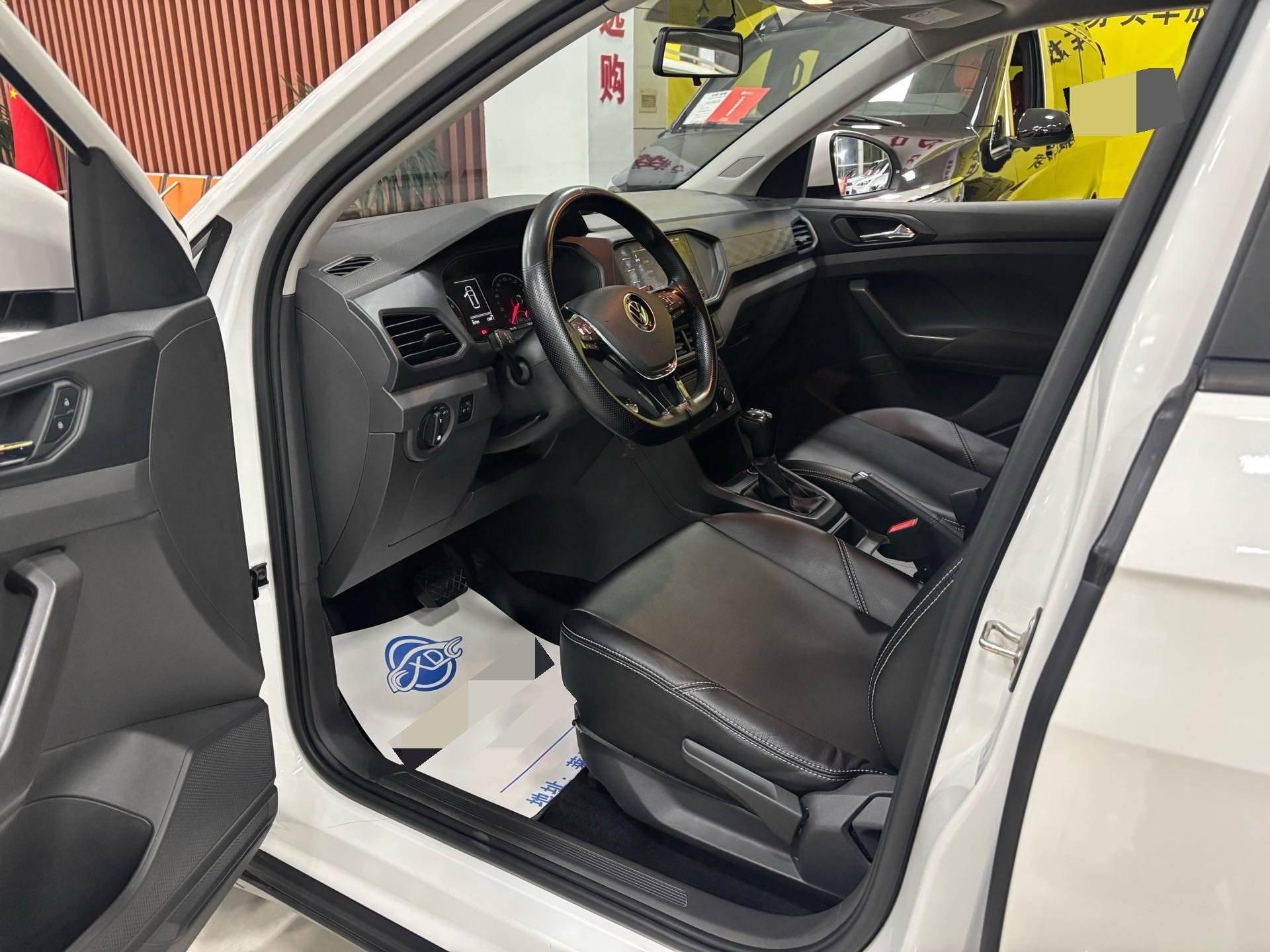 Volkswagen T-Cross 2021 car image #4