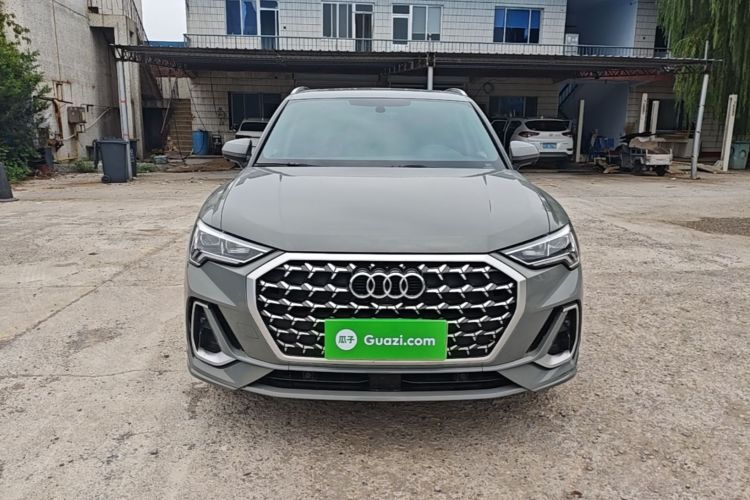 Audi Q3 2024 car image #3