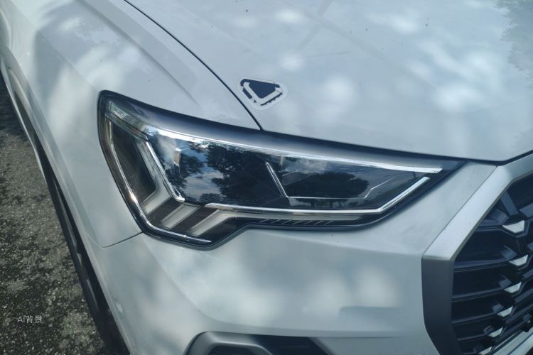 Audi Q3 2021 car image #8
