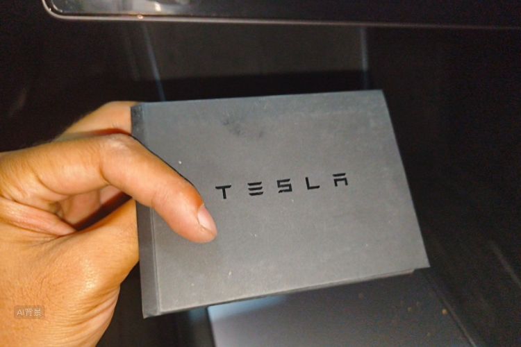 Tesla Model Y 2025 #10 Tesla Model Y 2025 car image #10