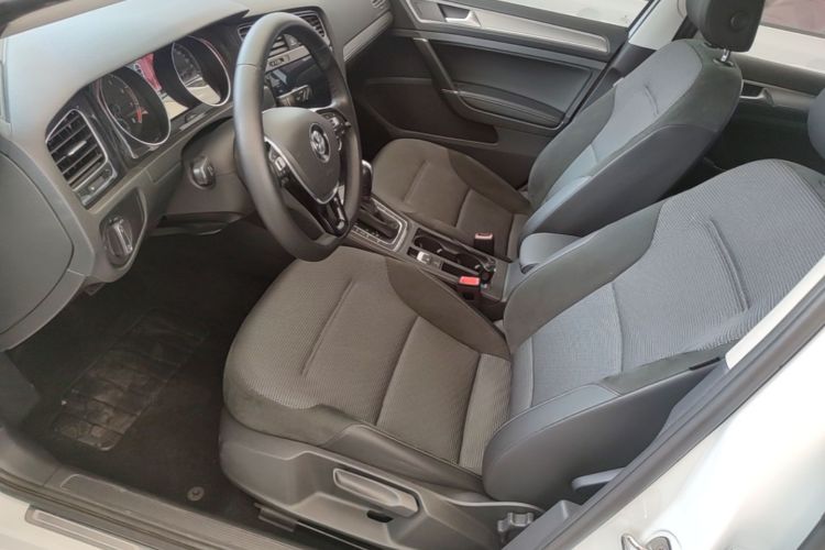 Volkswagen Golf 2020 car image #15