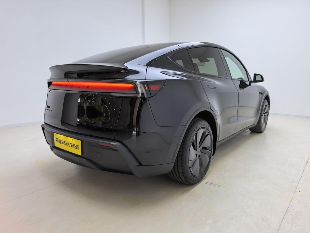 Tesla Model Y 2026 #7 Tesla Model Y 2026 car image #7